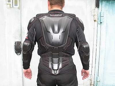 полная схема защиты куртки мотоциклиста - вид сзади